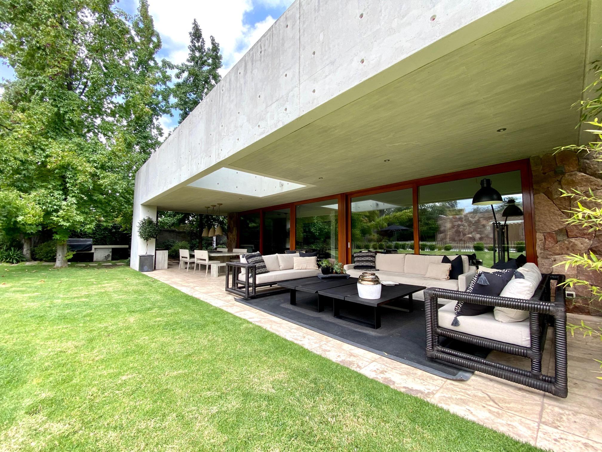 SE VENDE ESPECTACULAR CASA MEDITERRANEA - LOS NOGALES